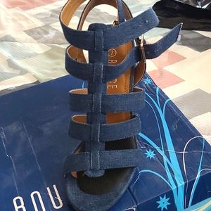 Heeled jean sandal